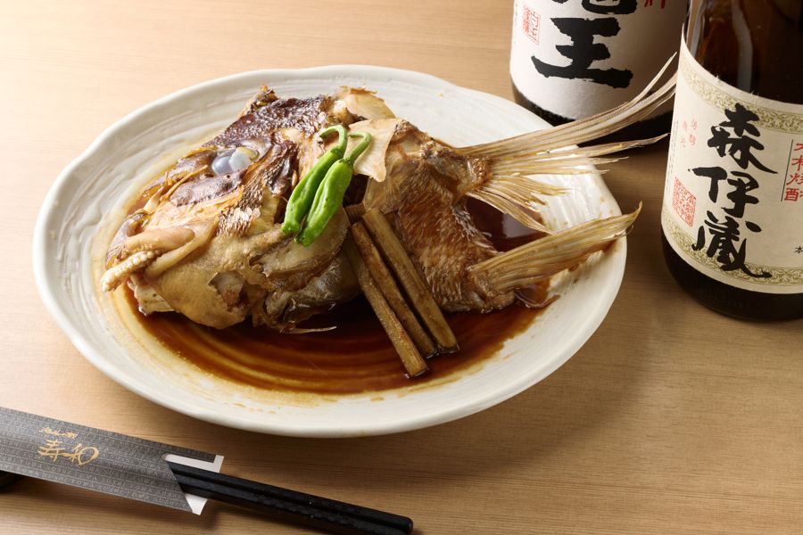 魚の煮付けと日本酒