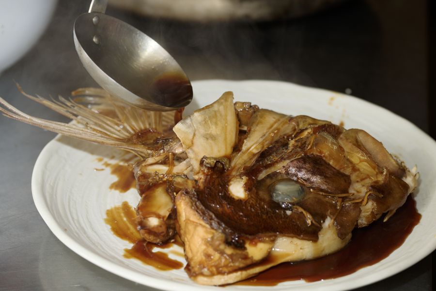 だし巻き玉子を焼く